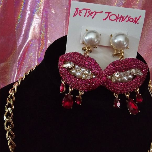 Betsey Johnson Vampire Pink Necklace and Earring set! NWT - Picture 7 of 15